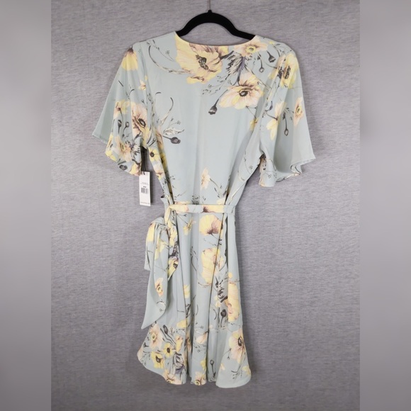 Dex Vintage Floral Style Wrap Dress - Picture 4 of 13